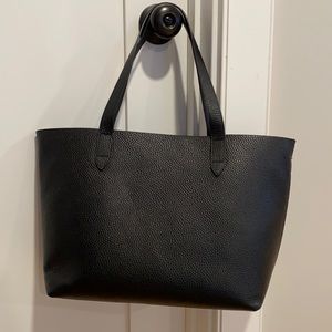 Cuyana Small Structured Tote in Black